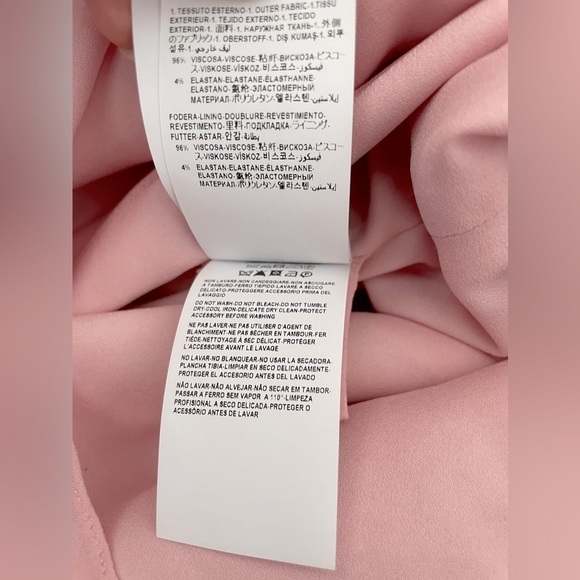 Versace Medusa cocktail mini dress in pink
FW2023 NWT - Picture 15 of 16